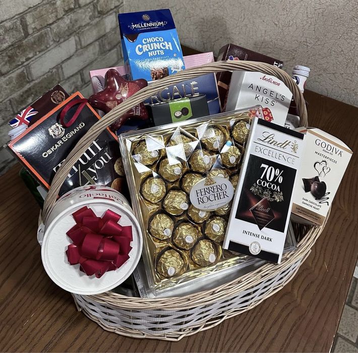 Корзина из сладостей/ микс