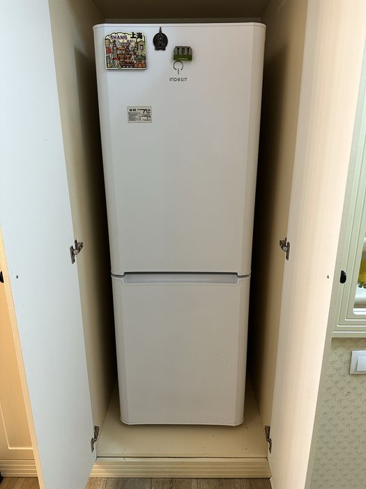 Продам холодильник Indesit