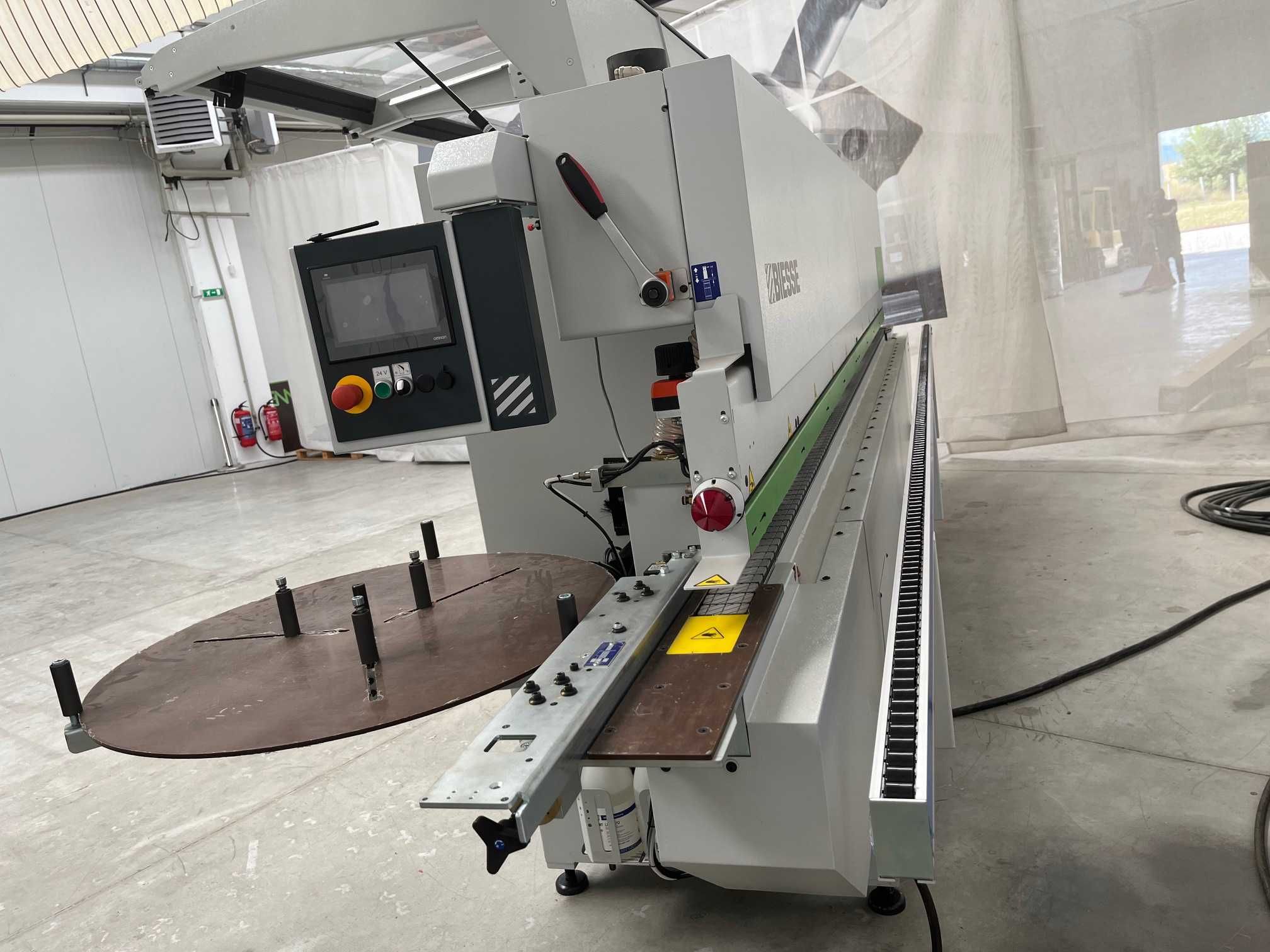 Нова кантираща машина Biesse Jade 240
