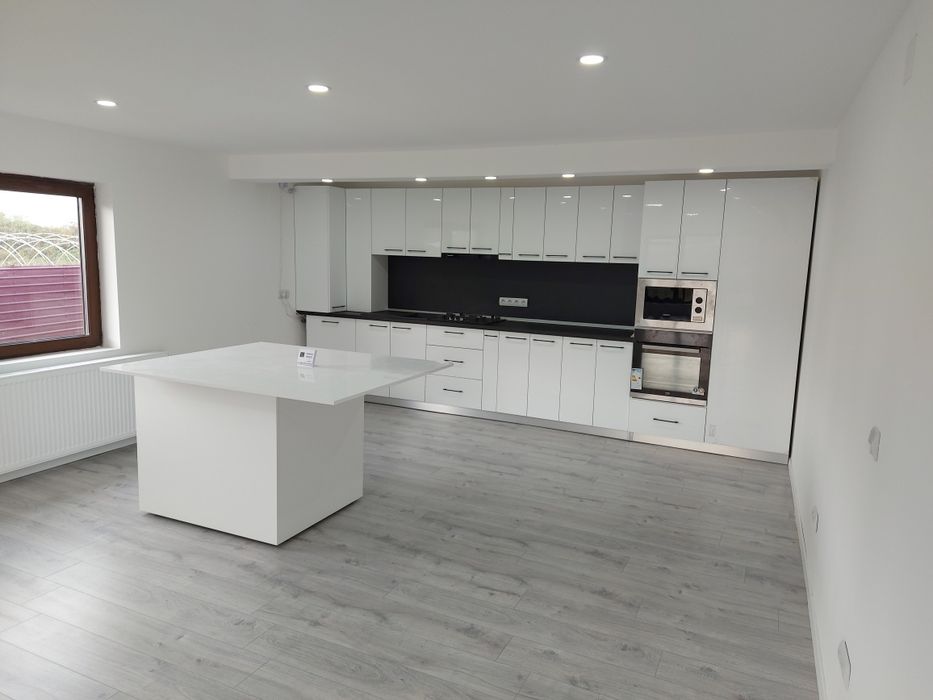 Vînd casă nouă cu 12 arii grădină