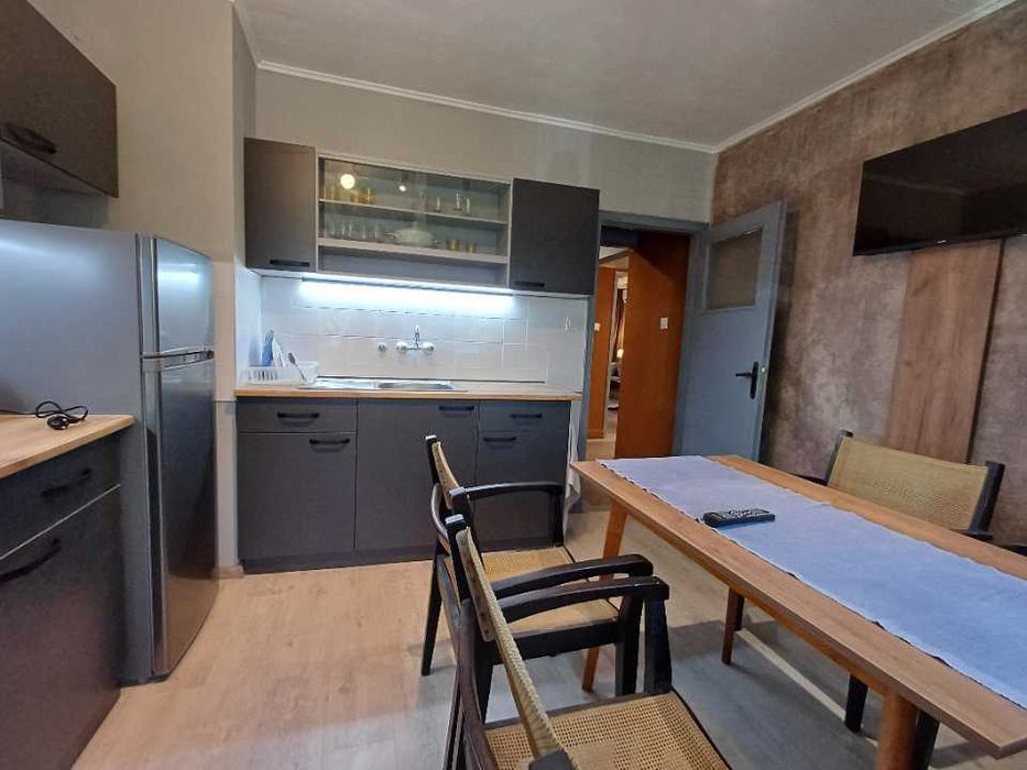 Дава се под наем Двустаен апартамент в Бургас, Славейков - 54 кв.м за 425 € - Снимка #2