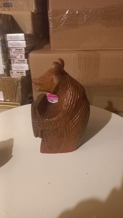Дърворезба мече с книга