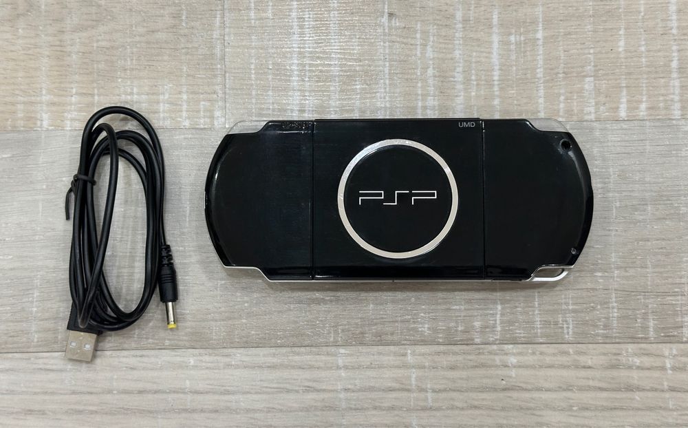 Sony PSP 3004 + нова батерия + кабел за зареждане + 28 игри