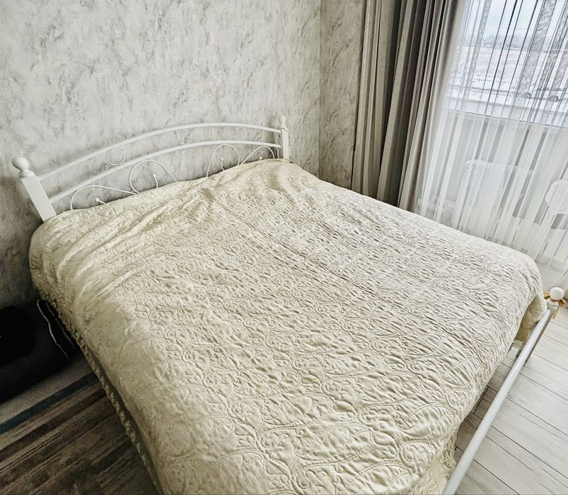 Кровать для спальни