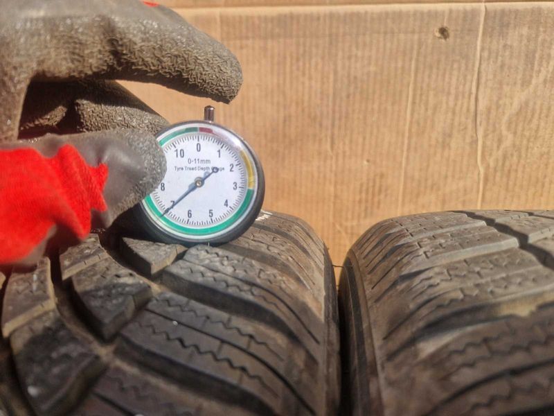 2 Bridgestone R18 215/55 Anvelope de iarnă DOT3621