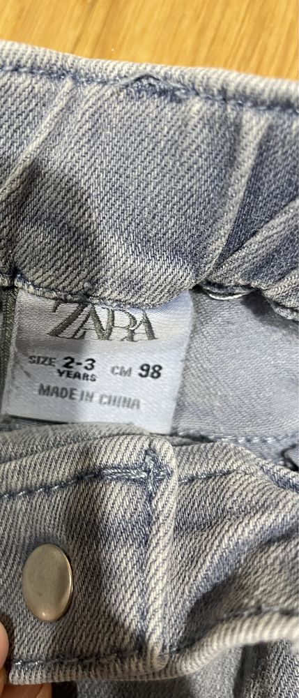 Blugi Zara mărimea 98