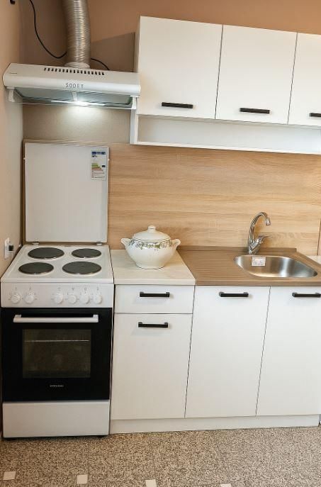 Тристаен апартамент в района на Колхозен пазар!