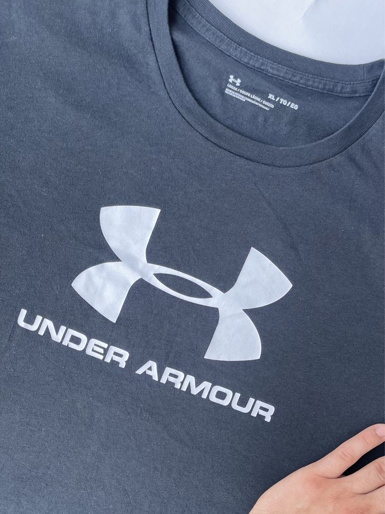 Under Armour тениска - размер XL