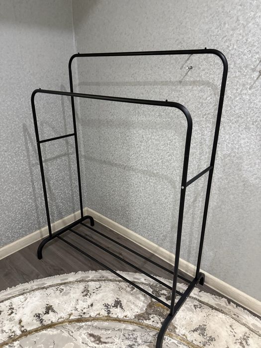 Напольная вешалка для одежды