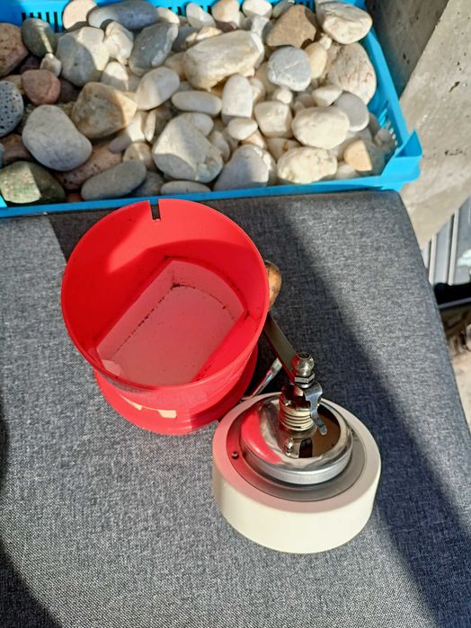 Мелничка с вендуза за закрепване