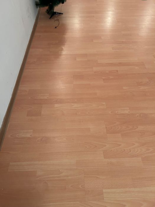 Продам ламинат б/у 70 кв м,50 000 тг