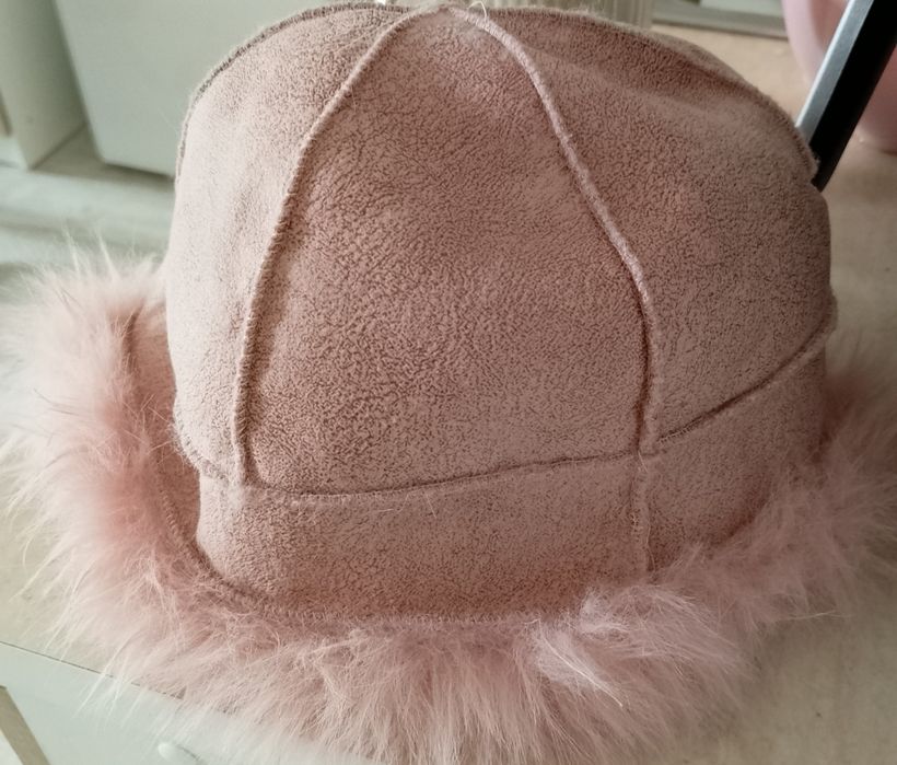 Интересни модели двулицеви зимни кокетни шапки