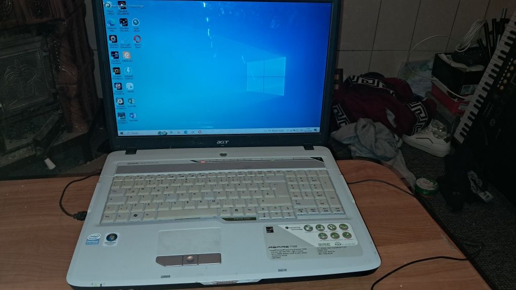 Vând laptop ân stare perfectă nu ofer transport tecuci
