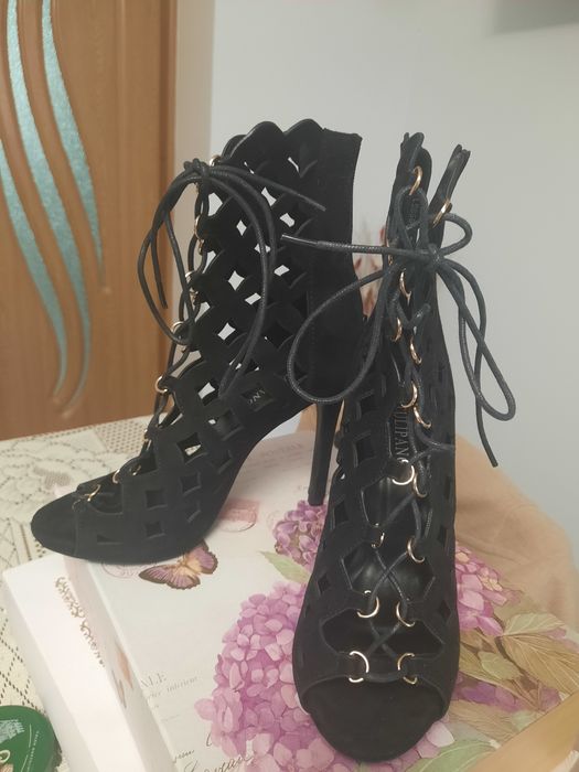 Sandale cu toc înalt