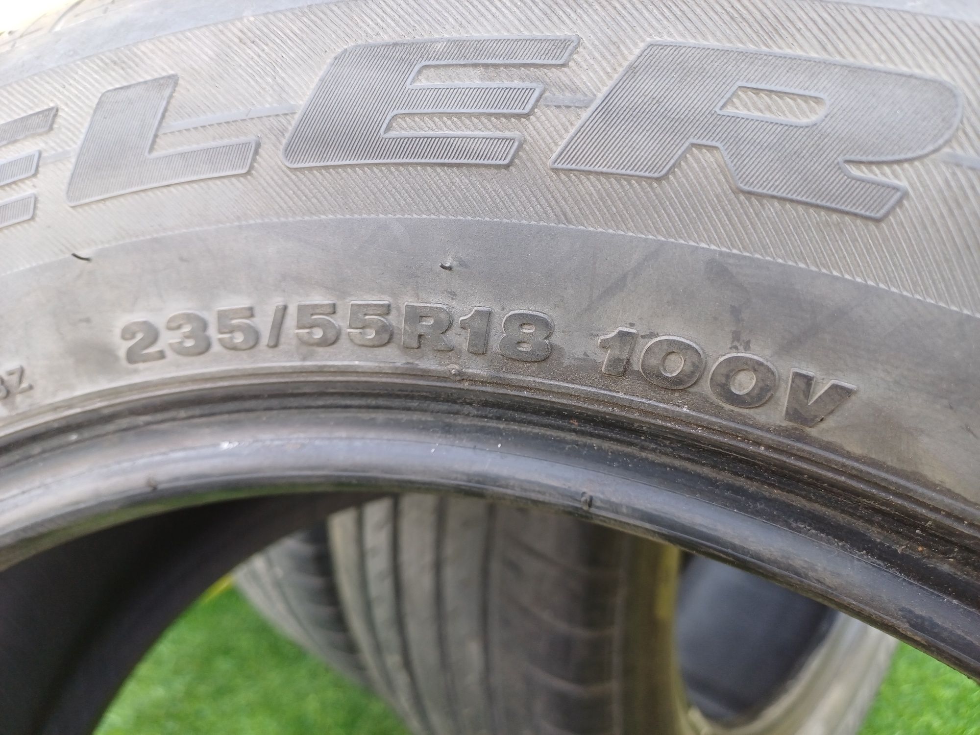 Шины 235/55 R18 Bridgestone комплект.