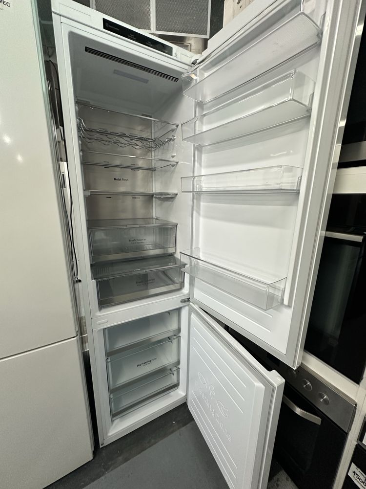 !!PROMOTIE!! 1600 RON!! Combină frigorifică LG  GBB72SWVGN