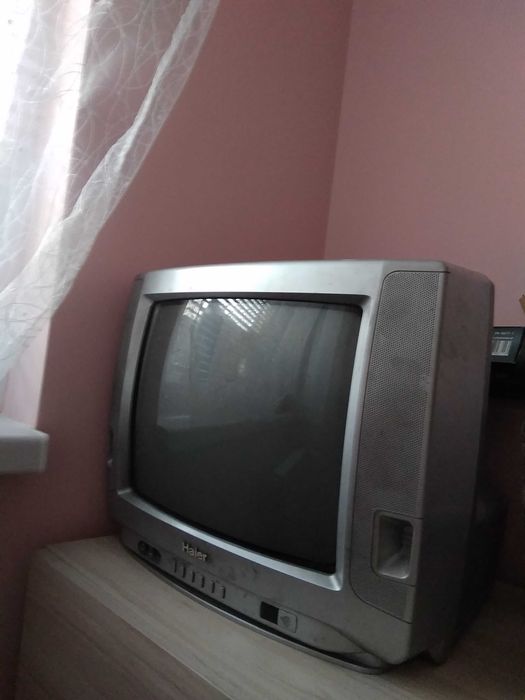 Цветен телевизор