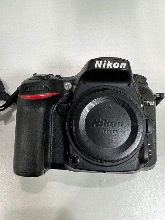 Nikon D7200 cu obiectiv Nikkor