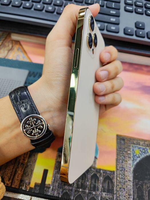 Iphone 12 pro max gold