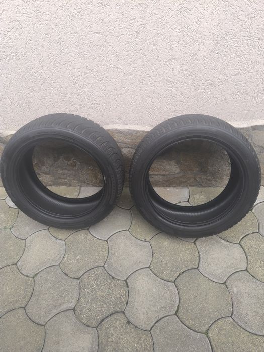 De vânzare două anvelope iarna