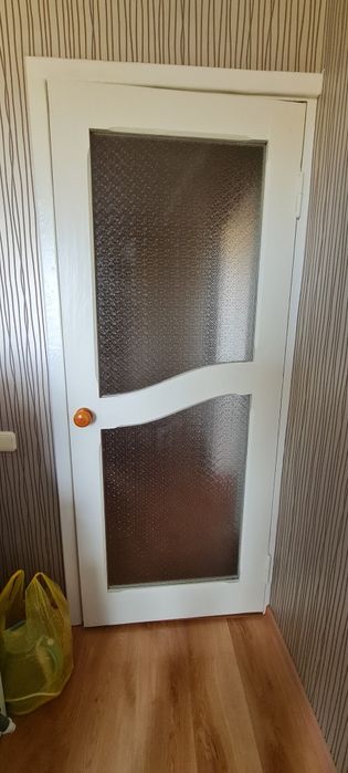 Продам б/у деревянные двери