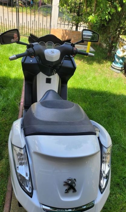 Scuter  125  cc abs