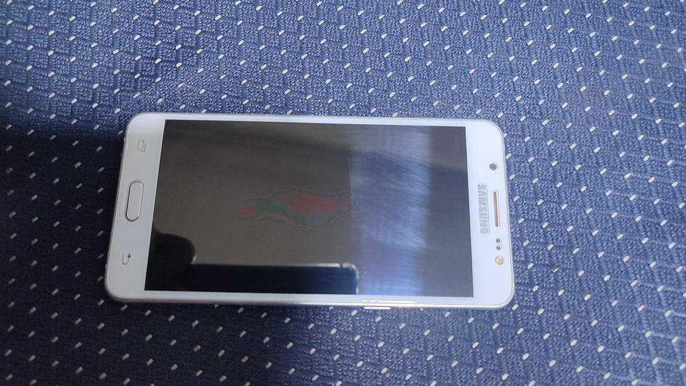 Самсунг J5 продам