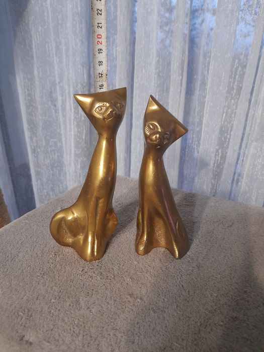 Бронзови котки,Стари ключове и медни апликации