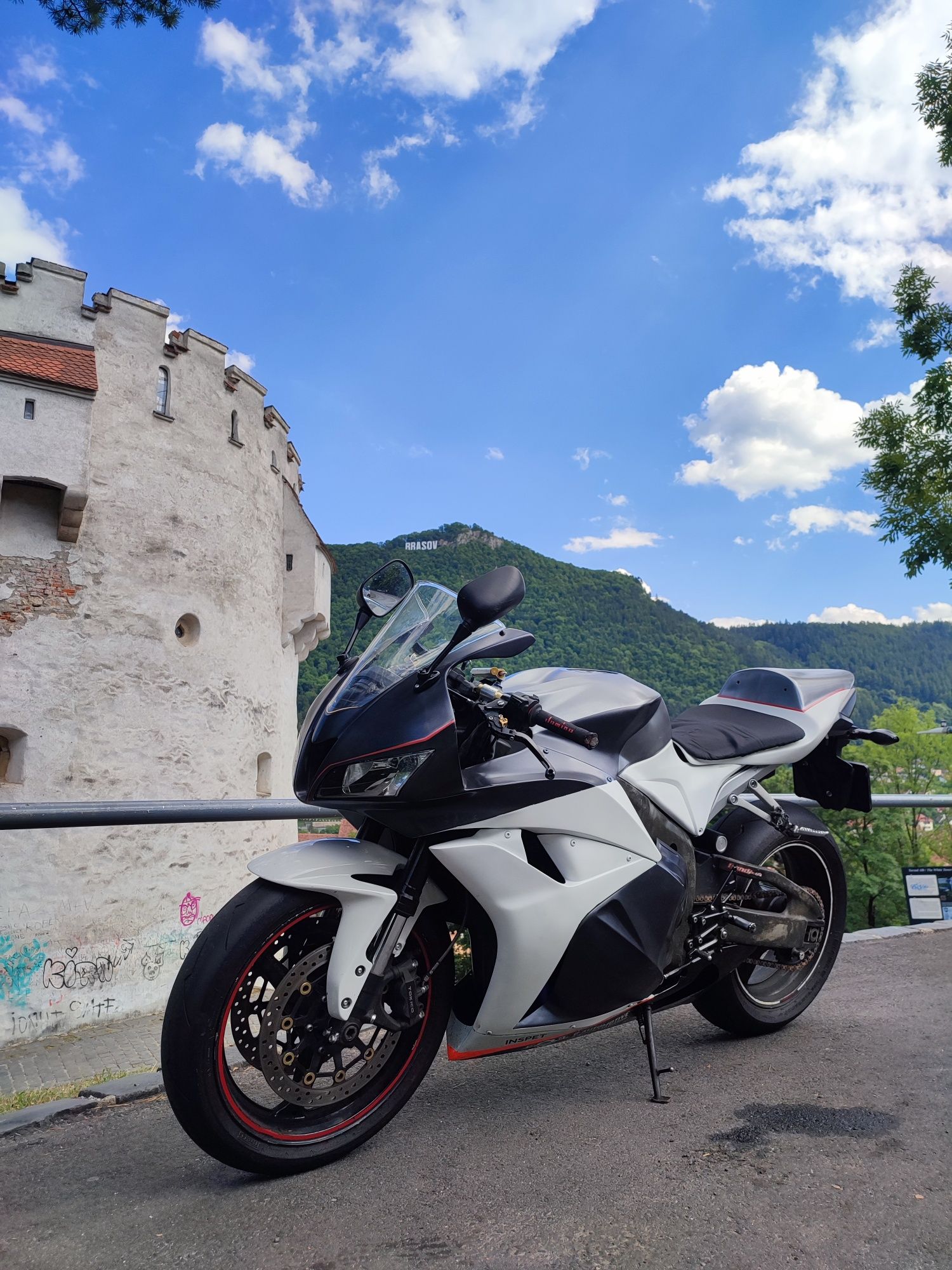 Honda CBR 600 RR strada si circuit