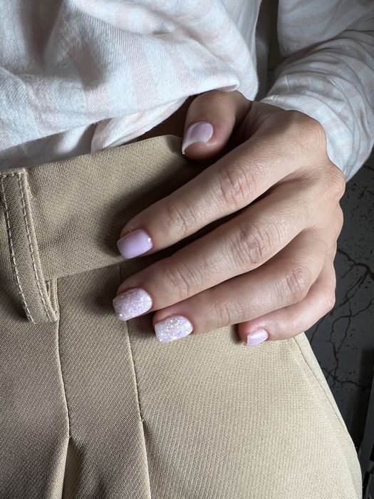 Unghii cu semi sau gel