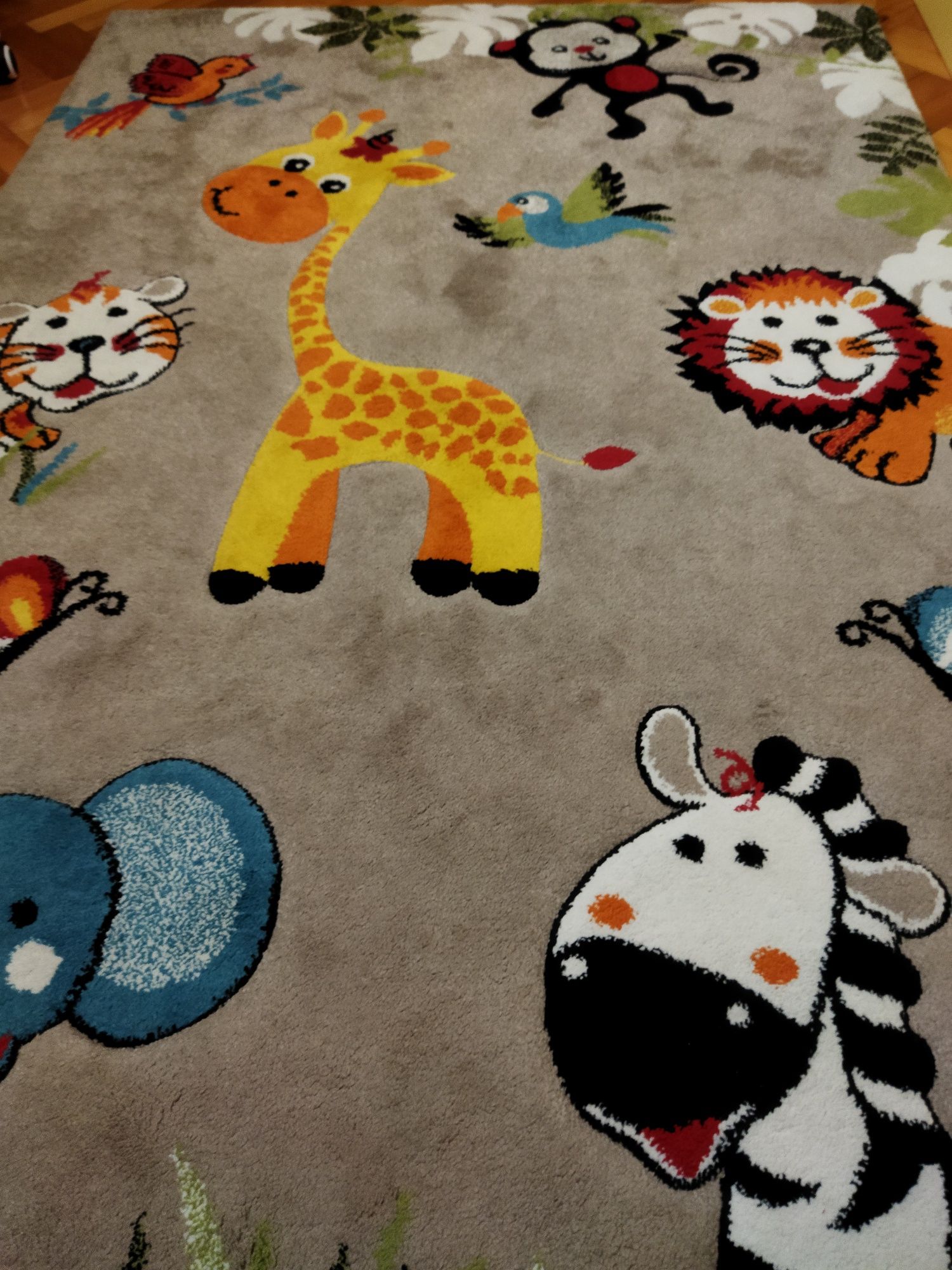 Детски килим с животни