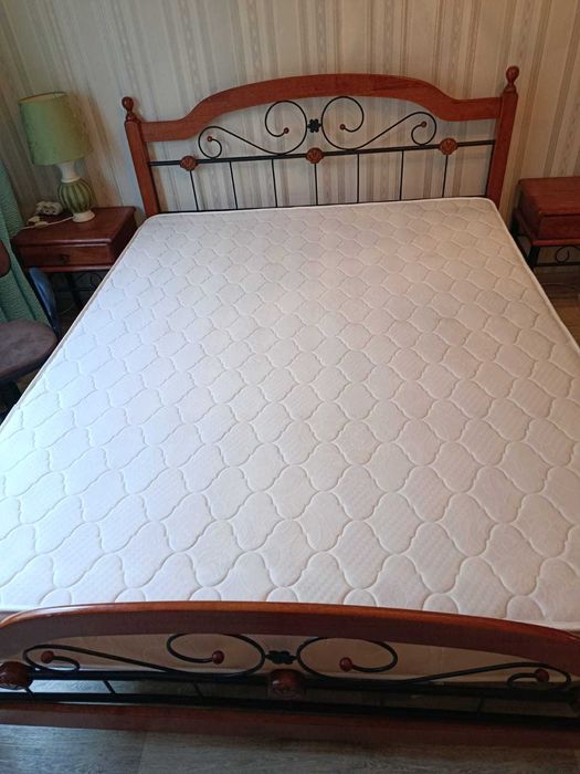 Продам двуспальную кровать в хорошем состоянии