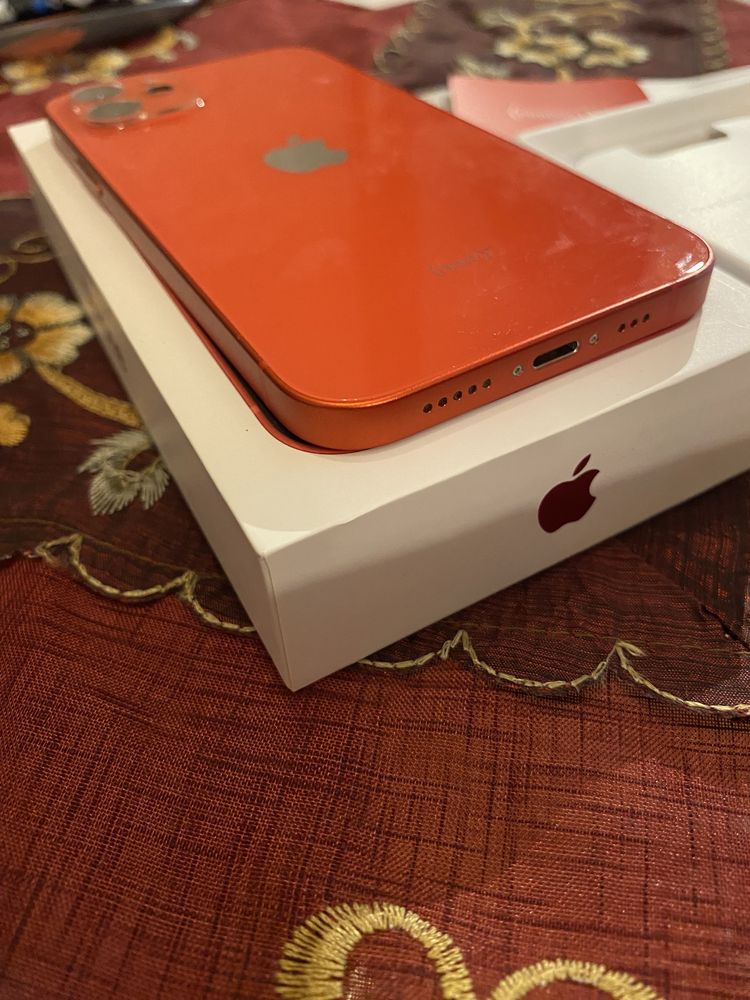 Iphone 12 RED, пълен комплект