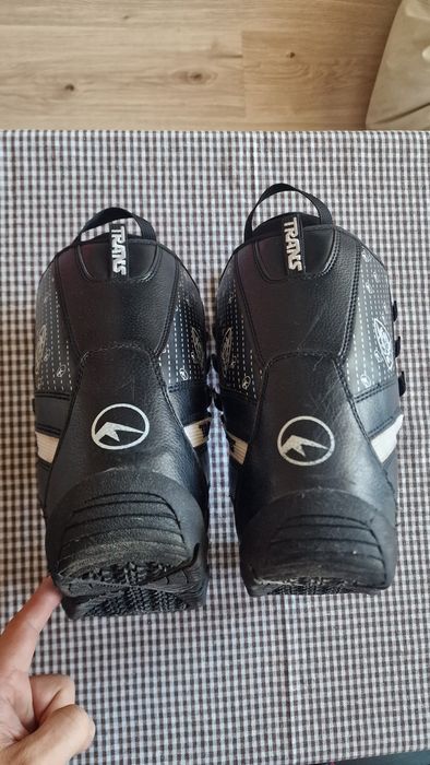 Сноуборд обувки 235 мм отговарят на 37 номер