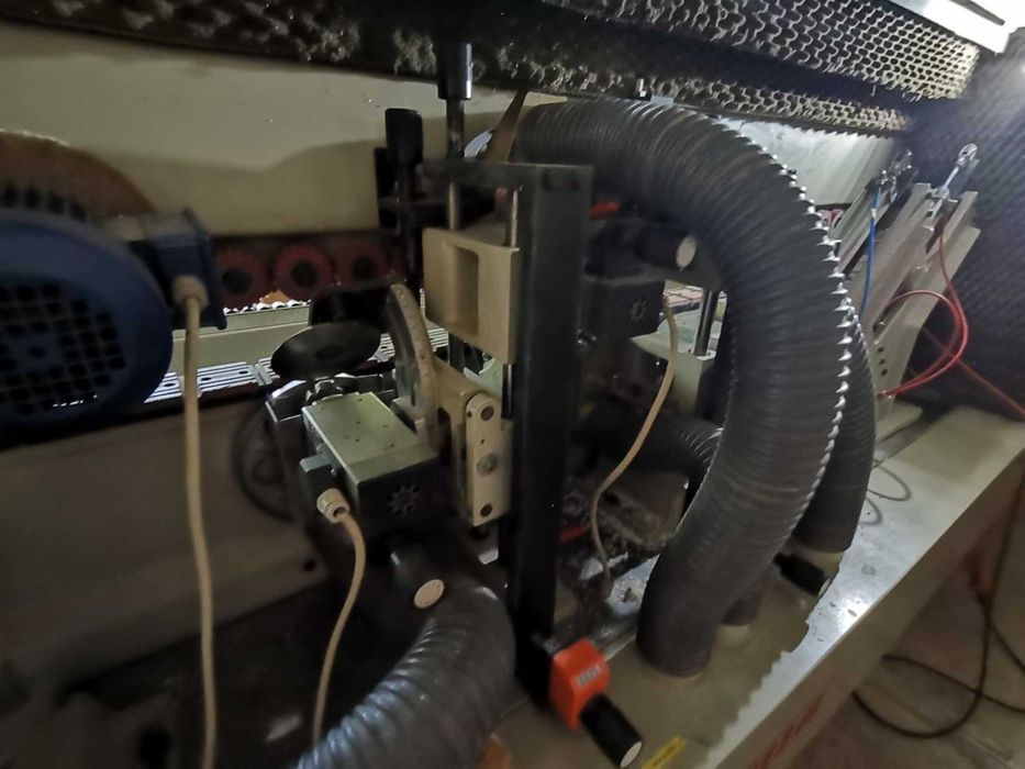 Продавам автоматична кантираща машина