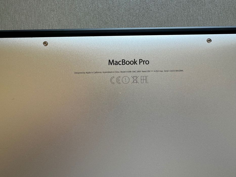 Macbook Pro 15 inch / late 2015 / 2.2GHz Intel I7 / 16gb /258GB/ A1398