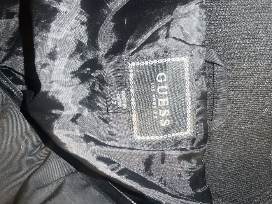 Яке на марката Guess