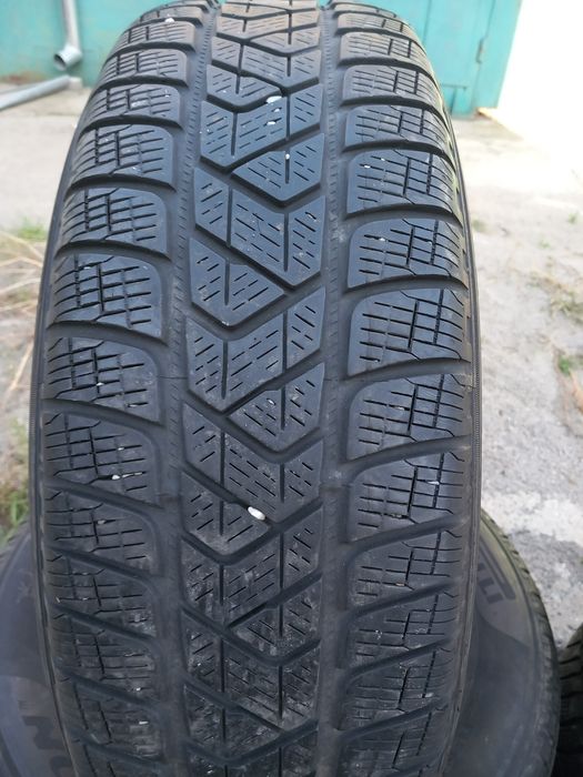 Anvelope de iarna 215 70 16