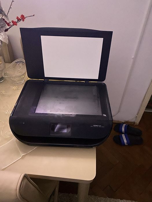 Imprimanta Hp arata foarte bine are tus negru si color aproape noi