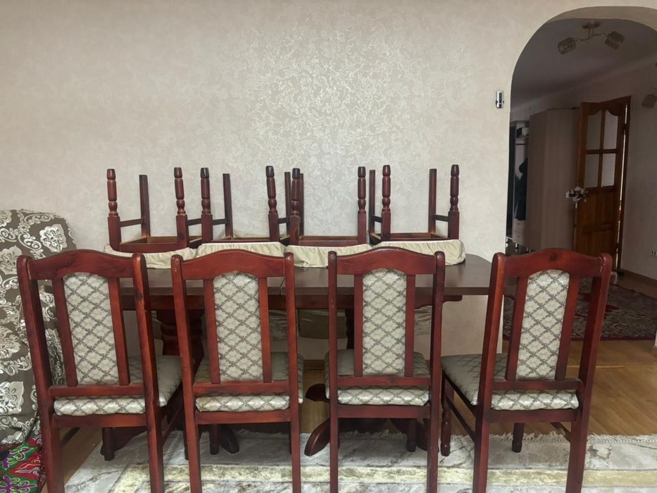 Продам стол и стулья