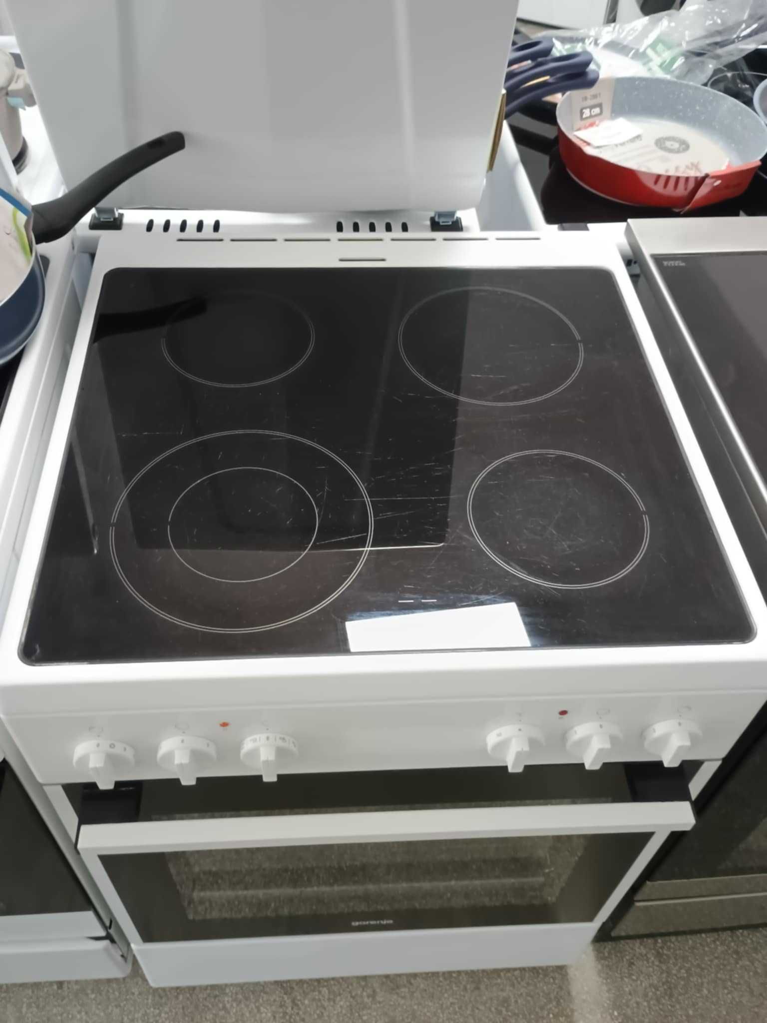 Готварска печка с керамичен плот Gorenje-Горение 60 см 71 литра