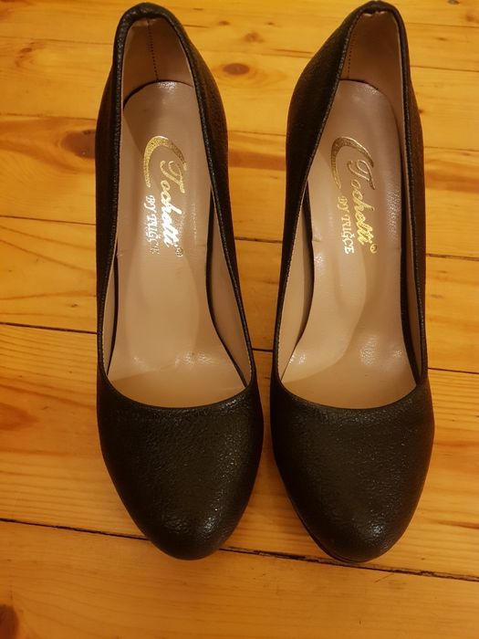 Продавам 3 чифта дамски обувки