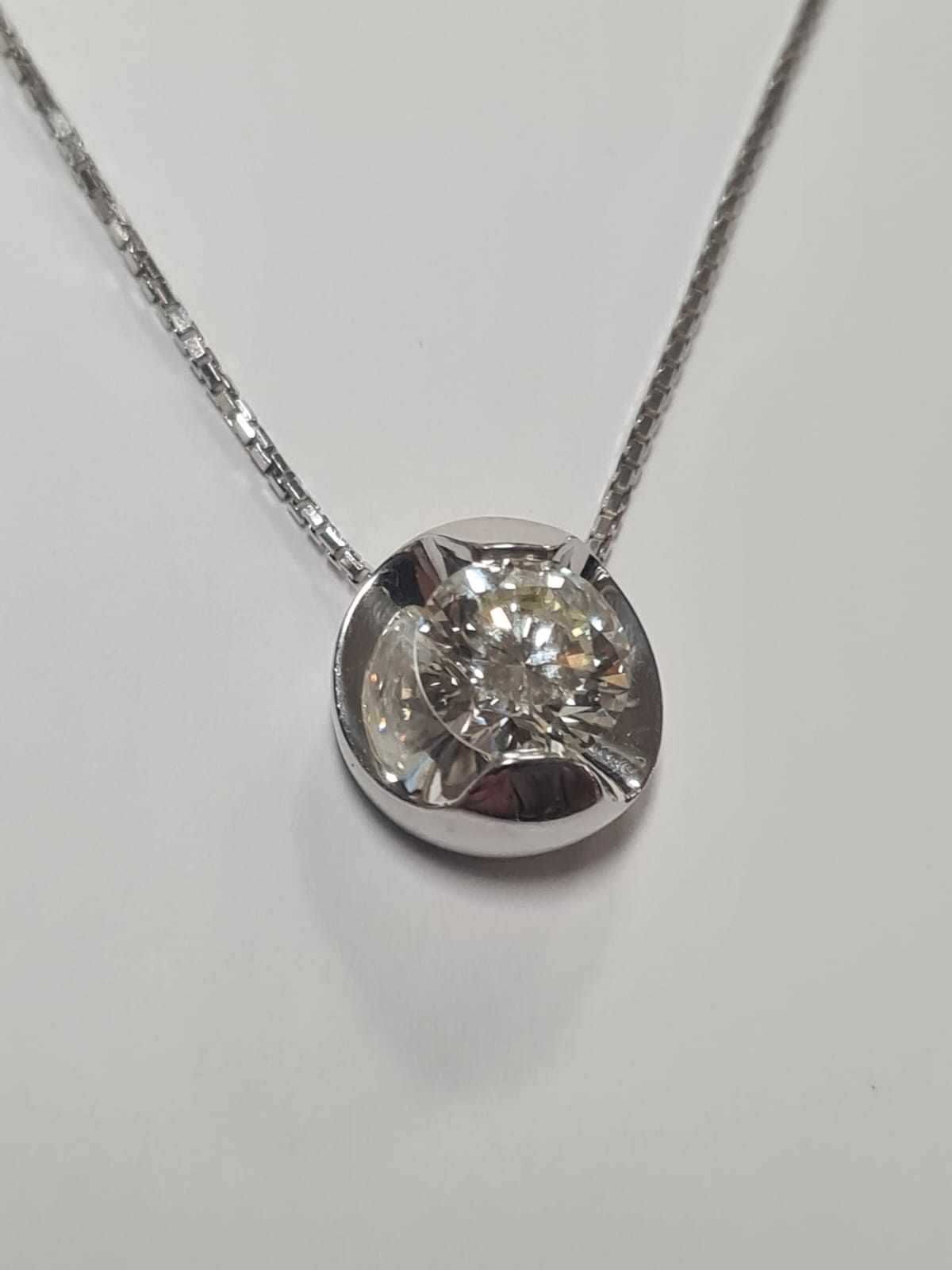 Set Inel, Pandantiv si Cercei, aur alb 18k  cu diamante 5.5 Ct.