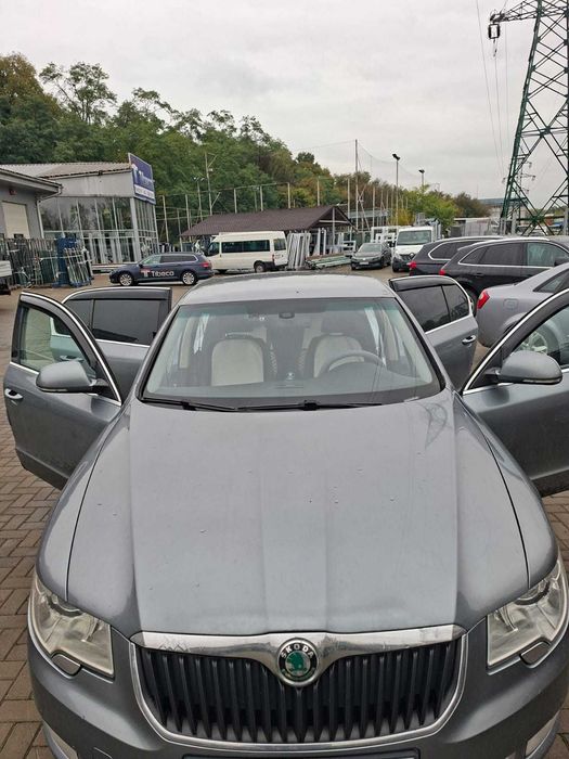 Skoda Superb 2012