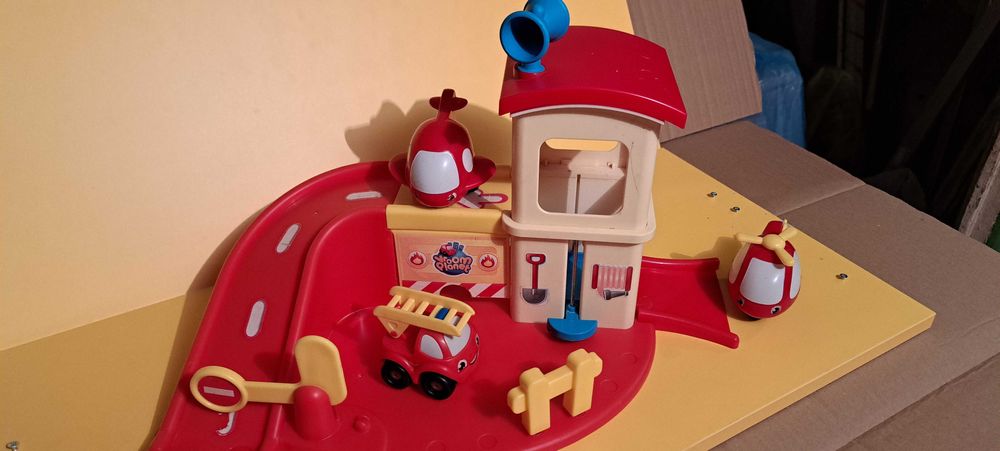 Tobogan cu masinute + cadou alte accesorii