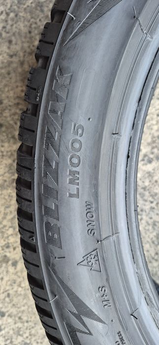 4 anvelope iarna Bridgestone 235/45/18.Pretul este pe bucata