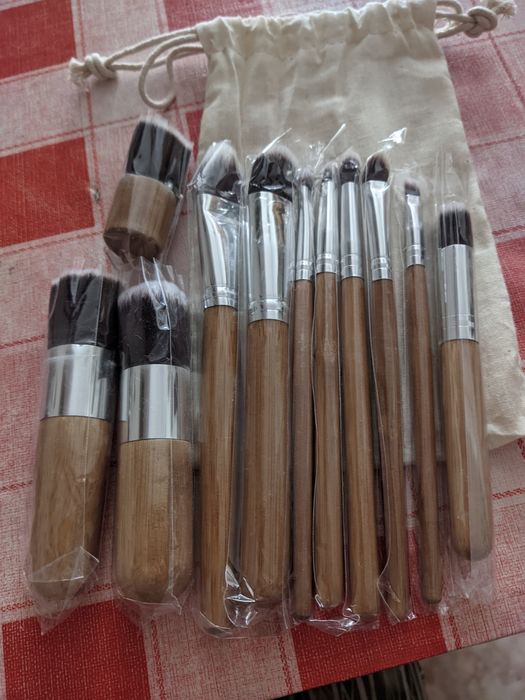 Pensule noi pentru machiaj diferite tipuri. Pret de la 7 la 40 lei.