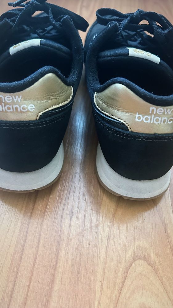 Дамски маратонки New Balance 373