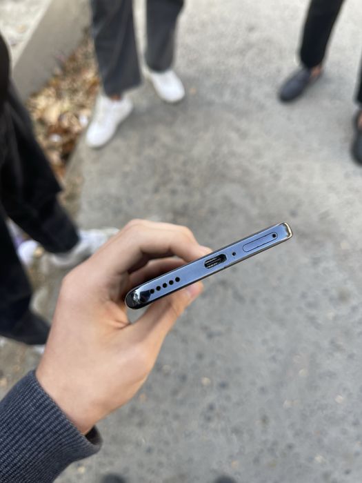 Xiomi 13 lite  256 gb aybi yuq idealniy