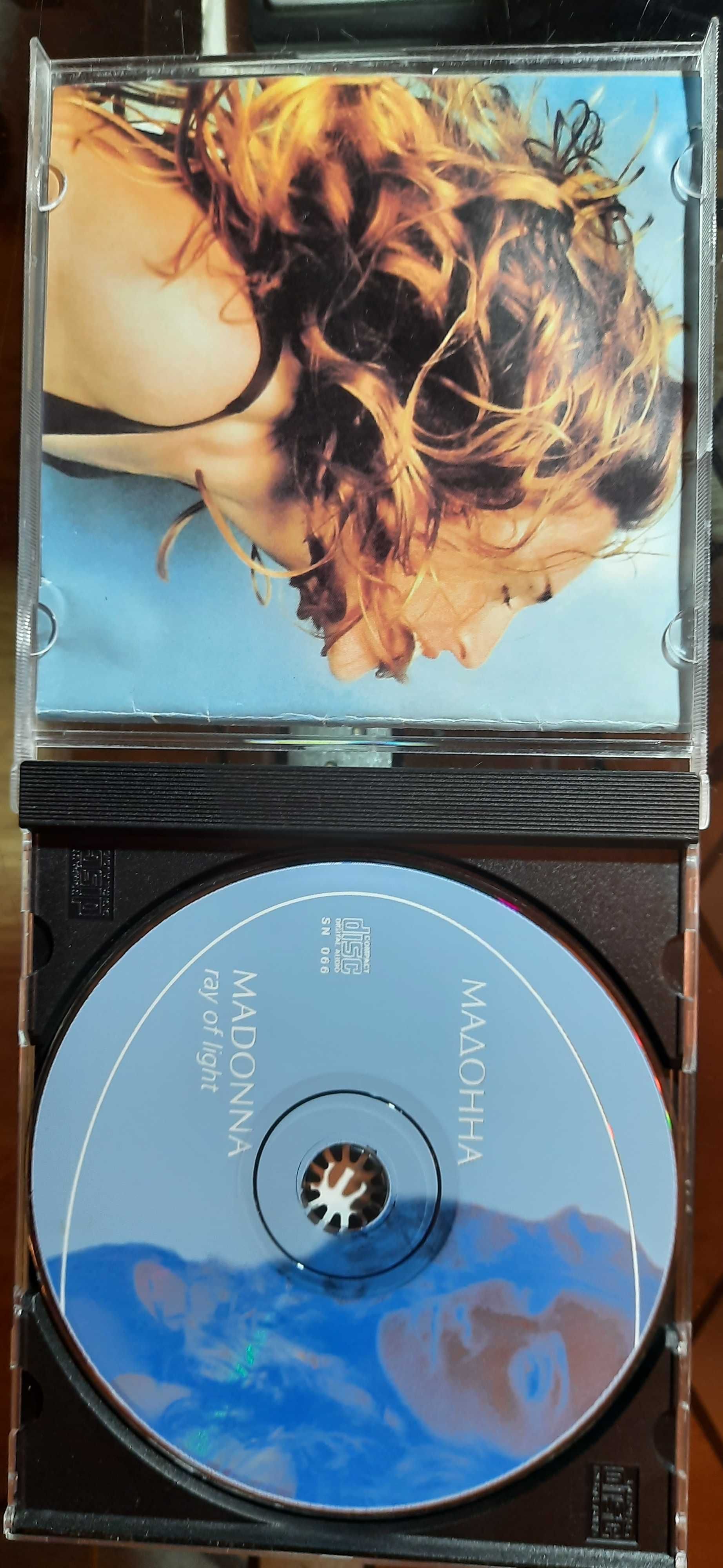 CD-диски из личной коллекции.